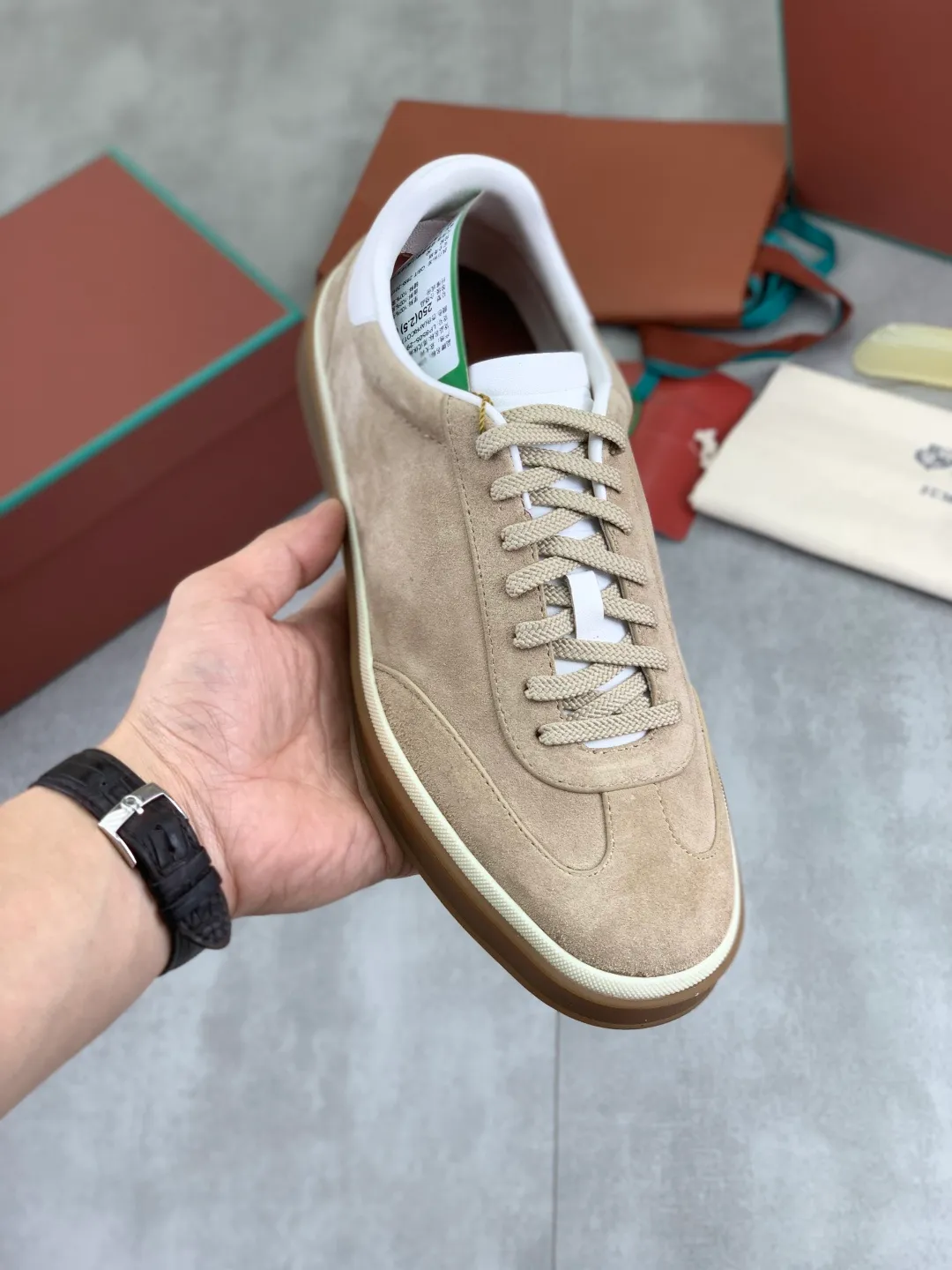 Men's men's shoes 💰P580 New model 💰 The latest casual shoes Loro Piana 💯 Top grade 💯 Buy the original copy 💯 Founded the existing Loro Piana company on April 24, 1924. It is the sixth generation of family operation, providing the best quality products to customers who are discerning about taste and quality. Imported original fly woven fabric with cowhide fabric, plain calfskin lining, hand-stitched thread with cowhide feet, original packaging, high-end outsole, size: 38-45 (customized for 46), 8️⃣ colors available